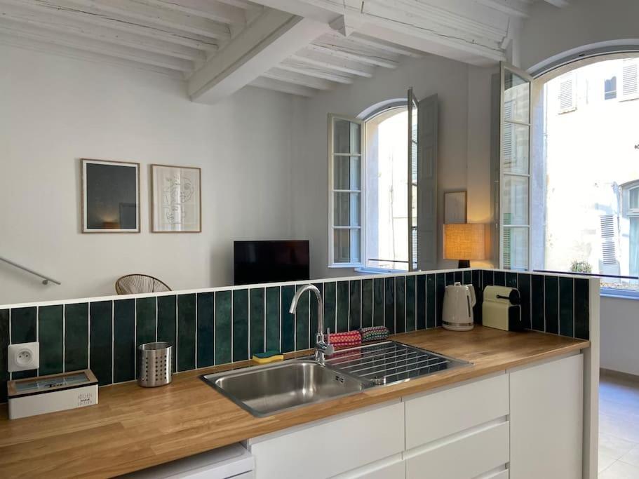 Appartement Avec Ventilateurs Proche Du Palais Des Papes Avignon Exteriér fotografie